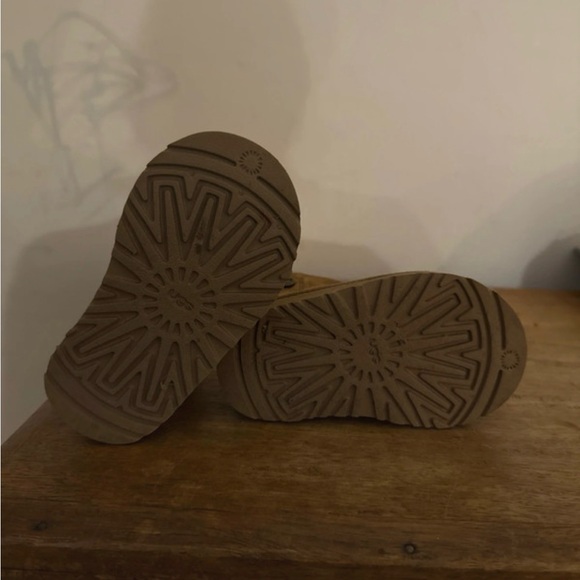 UGG Boots - Picture 4 of 5